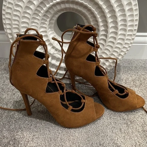 Womens Aldo heels. - Picture 2 of 4